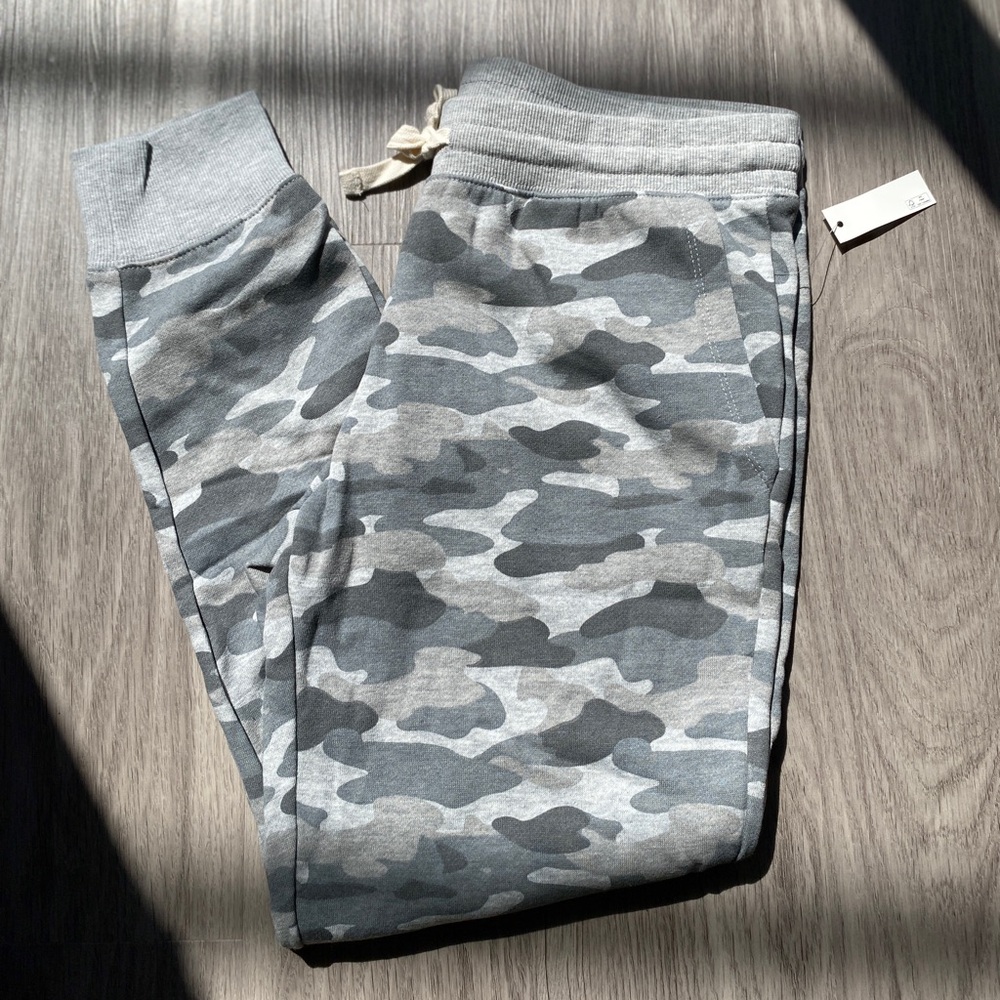 Amazon Essentials Camo Joggers Small